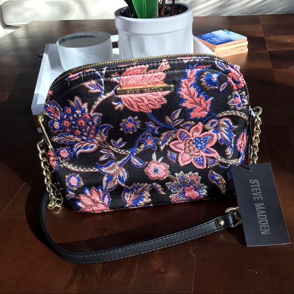 Steve Madden Handbags - LAST ONE!! ⏳STEVE MADDEN BMarylin Crossbody 